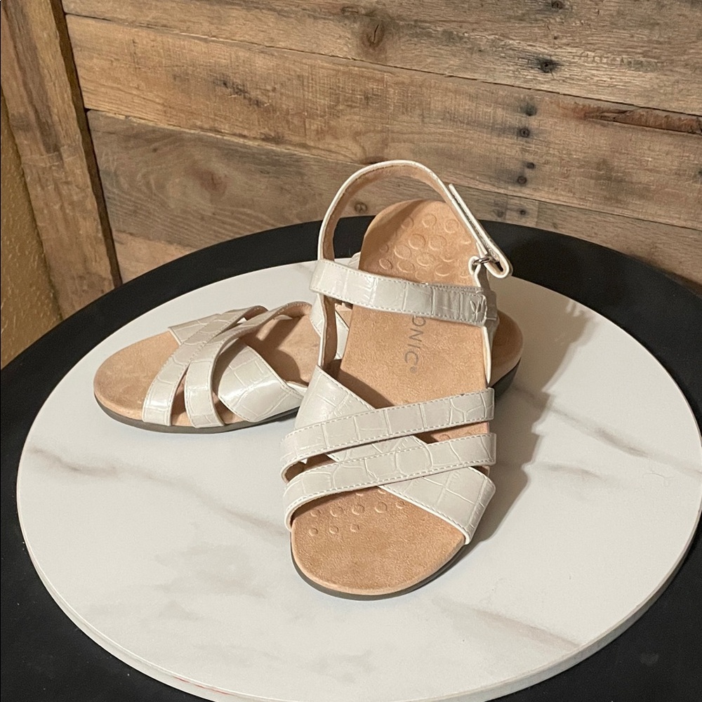 Vionic Cream Croc-Embossed Sandals